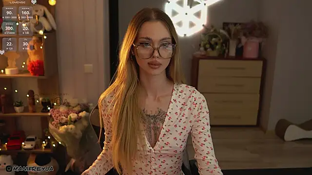 ManiFreyja online show from September 23, 2025, 7:06 pm