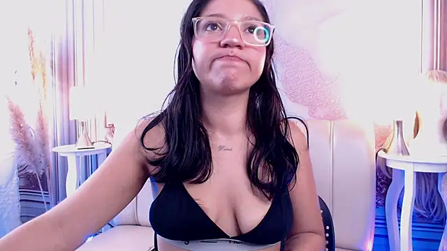Snapshot of Gag_princeess chatting on March 20, 2025, 7:35 pm Gag princeess online show from March 20, 2025, 7:35 pm