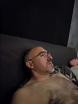 Snapshot of Crosss-23cm chatting on October 4, 2025, 8:07 pm Crosss-23cm online show from October 4, 2025, 8:07 pm