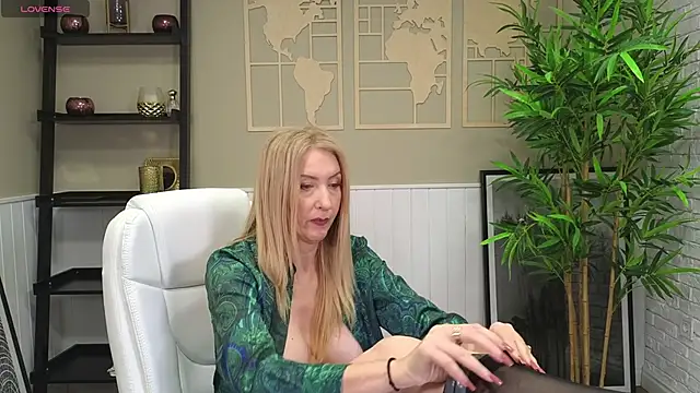 LadyLeea online show from December 10, 2024, 5:28 am