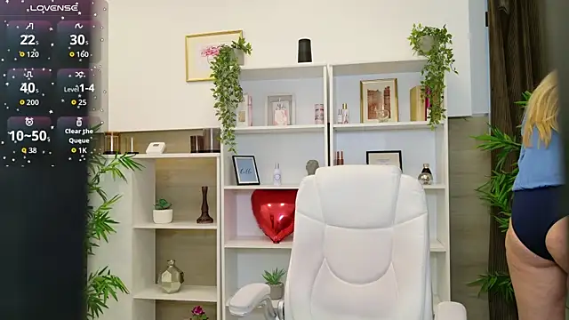 LadyLeea online show from June 24, 2026, 3:27 am