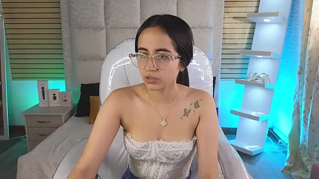 Mia Fischer online show from May 10, 2026, 3:06 pm