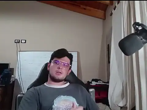 Snapshot of enzis3 chatting on November 22, 2025, 9:25 pm enzis3 online show from November 22, 2025, 9:25 pm