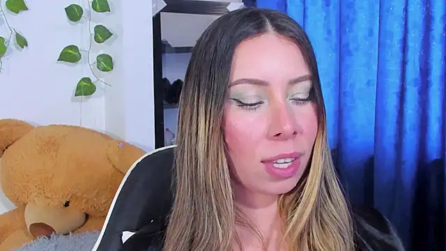 JanneKim online show from December 3, 2025, 7:56 pm