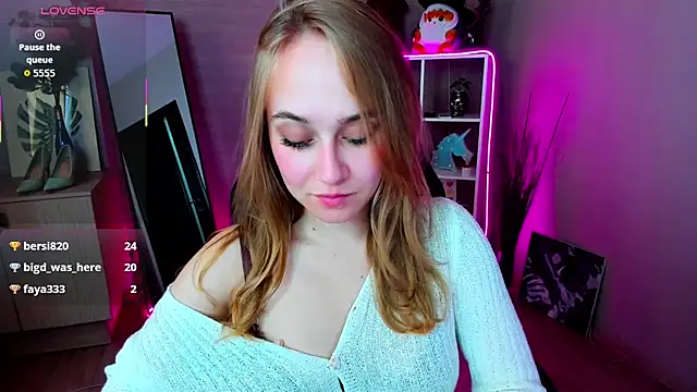 LianaBright online show from June 14, 2026, 2:24 am