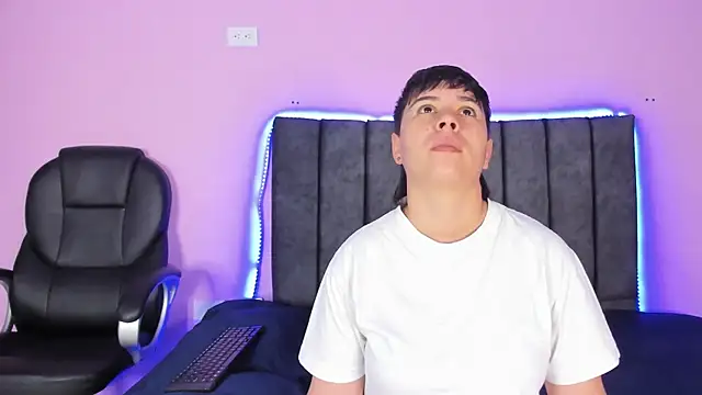 AbbySmiitth  online show from January 14, 2025, 1:17 pm