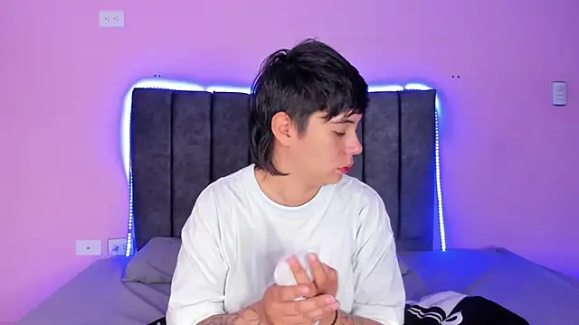 AbbySmiitth  online show from February 13, 2025, 12:43 pm