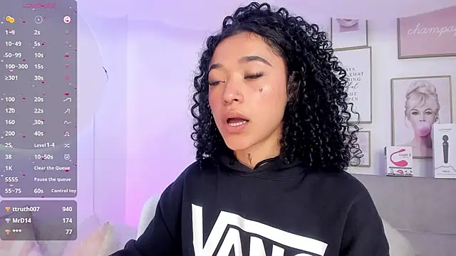 Snapshot of Crystal_Dluna chatting on January 14, 2025, 6:49 pm Crystal Dluna online show from January 14, 2025, 6:49 pm