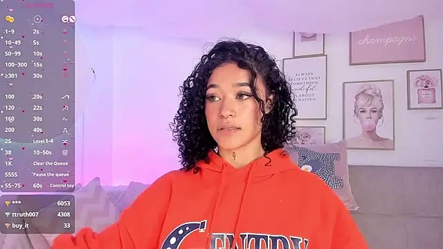 Snapshot of Crystal_Dluna chatting on January 15, 2025, 6:51 pm Crystal Dluna online show from January 15, 2025, 6:51 pm