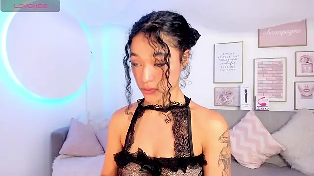 Snapshot of Crystal_Dluna chatting on February 1, 2025, 12:37 pm Crystal Dluna online show from February 1, 2025, 12:37 pm