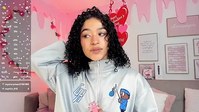 Snapshot of Crystal_Dluna chatting on February 19, 2025, 6:32 pm Crystal Dluna online show from February 19, 2025, 6:32 pm