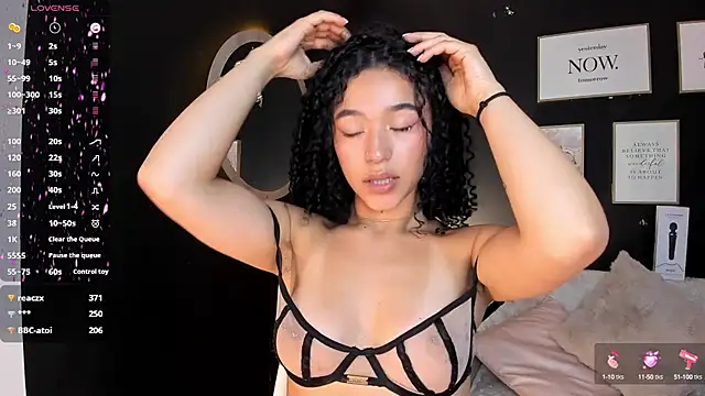 Snapshot of Crystal_Dluna chatting on February 26, 2025, 8:11 pm Crystal Dluna online show from February 26, 2025, 8:11 pm