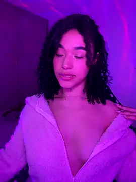 Snapshot of Crystal_Dluna chatting on September 11, 2025, 12:22 am Crystal Dluna online show from September 11, 2025, 12:22 am