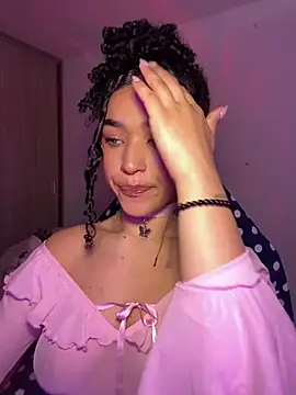 Snapshot of Crystal_Dluna chatting on September 12, 2025, 3:23 pm Crystal Dluna online show from September 12, 2025, 3:23 pm