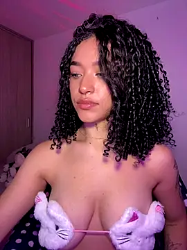 Snapshot of Crystal_Dluna chatting on September 18, 2025, 2:41 pm Crystal Dluna online show from September 18, 2025, 2:41 pm