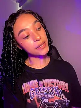 Snapshot of Crystal_Dluna chatting on September 23, 2025, 9:29 pm Crystal Dluna online show from September 23, 2025, 9:29 pm