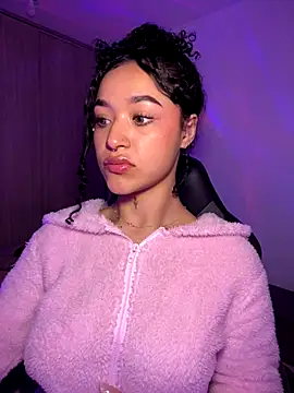 Snapshot of Crystal_Dluna chatting on September 27, 2025, 2:33 pm Crystal Dluna online show from September 27, 2025, 2:33 pm