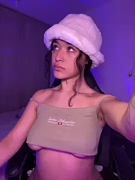 Snapshot of Crystal_Dluna chatting on September 30, 2025, 3:50 pm Crystal Dluna online show from September 30, 2025, 3:50 pm