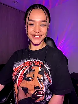 Snapshot of Crystal_Dluna chatting on October 13, 2025, 5:13 pm Crystal Dluna online show from October 13, 2025, 5:13 pm