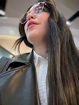 meow girl online show from February 8, 2025, 1:11 pm