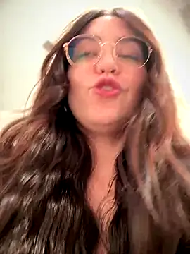 Snapshot of meow_girl chatting on September 22, 2025, 11:12 am meow girl online show from September 22, 2025, 11:12 am