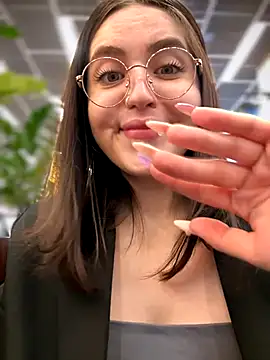 Snapshot of meow_girl chatting on September 27, 2025, 11:04 am meow girl online show from September 27, 2025, 11:04 am