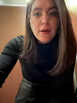 Snapshot of meow_girl chatting on October 4, 2025, 11:08 am meow girl online show from October 4, 2025, 11:08 am