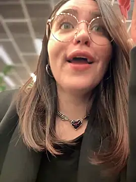 Snapshot of meow_girl chatting on October 7, 2025, 12:02 pm meow girl online show from October 7, 2025, 12:02 pm