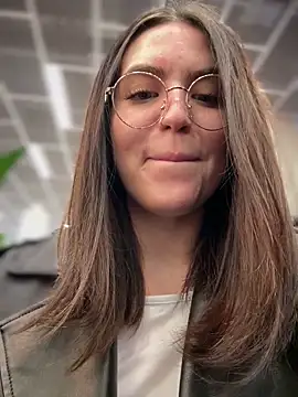 Snapshot of meow_girl chatting on October 11, 2025, 12:04 pm meow girl online show from October 11, 2025, 12:04 pm