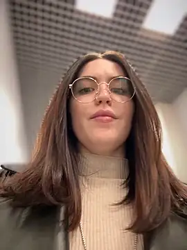 Snapshot of meow_girl chatting on October 18, 2025, 11:00 am meow girl online show from October 18, 2025, 11:00 am