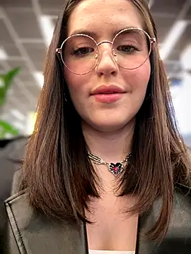 Snapshot of meow_girl chatting on October 20, 2025, 10:38 am meow girl online show from October 20, 2025, 10:38 am