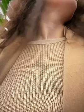 Snapshot of meow_girl chatting on October 27, 2025, 11:25 am meow girl online show from October 27, 2025, 11:25 am