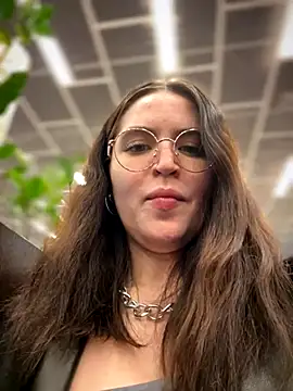 meow girl online show from November 8, 2025, 3:12 pm