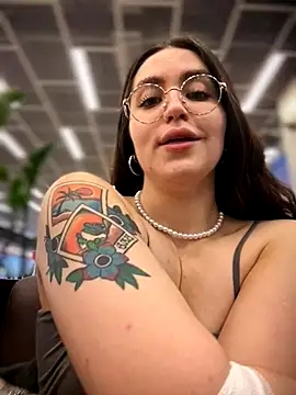 meow girl online show from December 3, 2025, 7:27 am