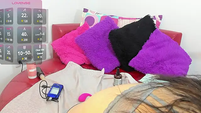 Snapshot of yahaira_ chatting on December 3, 2024, 1:32 pm yahaira  online show from December 3, 2024, 1:32 pm