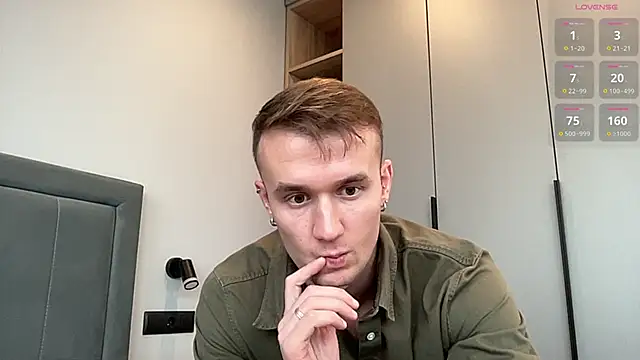 Snapshot of cute_mark chatting on October 25, 2025, 11:29 am cute mark online show from October 25, 2025, 11:29 am