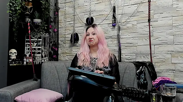 CruelMistress online show from March 19, 2025, 2:27 am