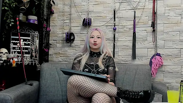 CruelMistress online show from April 29, 2026, 12:05 am