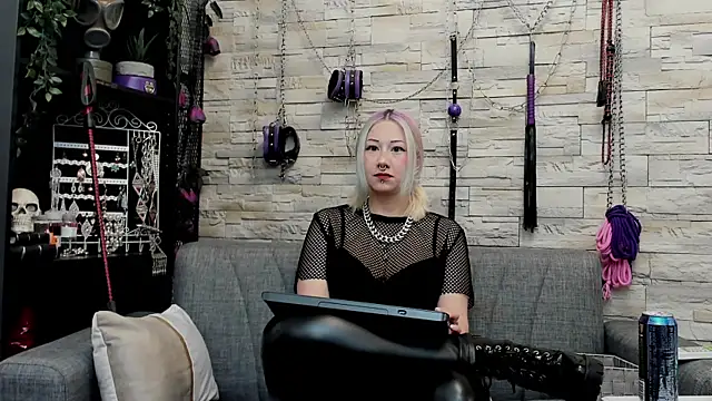 CruelMistress online show from May 7, 2026, 12:49 am