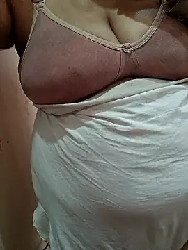 Snapshot of milf-kaira chatting on January 12, 2026, 7:13 am milf-kaira online show from January 12, 2026, 7:13 am