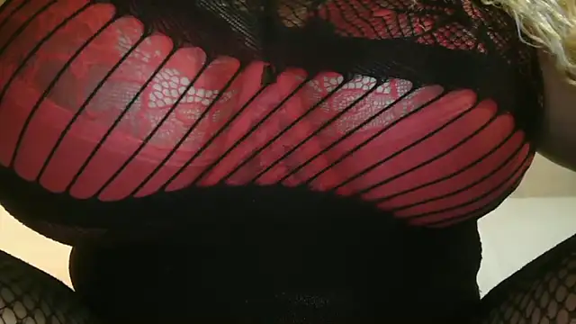 Snapshot of SCARLET-SANTANA chatting on October 7, 2025, 9:17 am SCARLET-SANTANA online show from October 7, 2025, 9:17 am