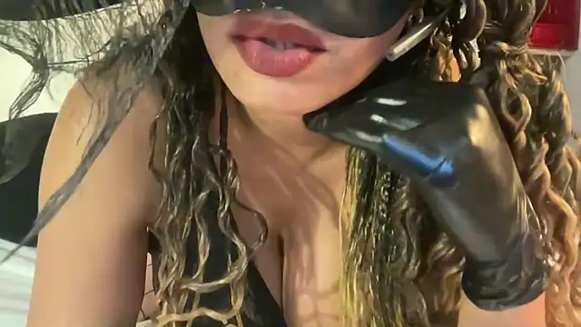 Snapshot of SCARLET-SANTANA chatting on October 31, 2025, 10:33 pm SCARLET-SANTANA online show from October 31, 2025, 10:33 pm