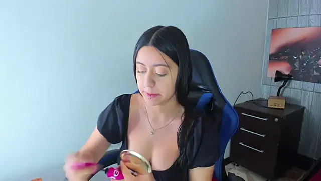 zoe connor19 online show from June 6, 2026, 8:46 pm