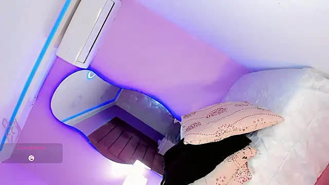 Shanelengel online show from February 4, 2026, 4:51 am