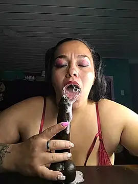 Snapshot of emily_sweet13 chatting on June 2, 2026, 1:40 am emily sweet13 online show from June 2, 2026, 1:40 am
