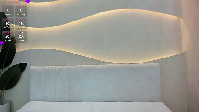 Naomi Dasilva online show from December 26, 2024, 7:27 pm