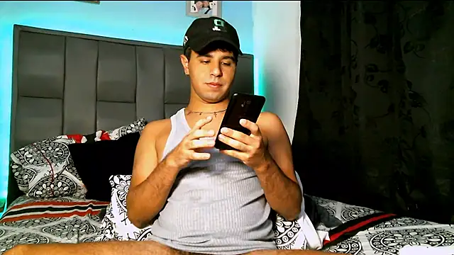 Snapshot of beautiful_james chatting on December 25, 2024, 10:48 pm beautiful james online show from December 25, 2024, 10:48 pm