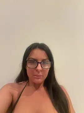 Snapshot of lenalux chatting on April 14, 2026, 8:37 pm lenalux online show from April 14, 2026, 8:37 pm