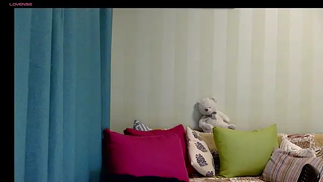 LilyXSky online show from November 28, 2025, 4:31 pm