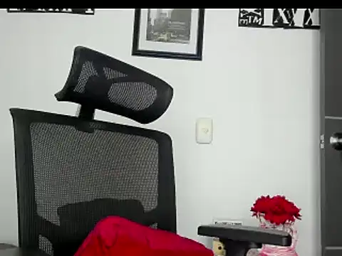 kasandra94600 online show from February 8, 2025, 10:51 pm